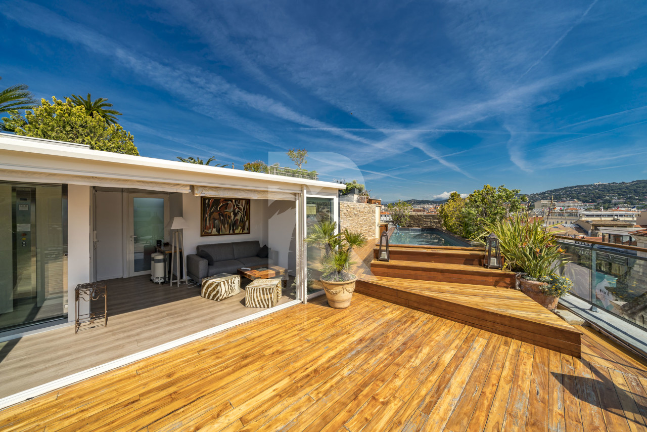 apartment in Cannes : Rent Huge penthouse on the Croisette and across the street from the Palais with panoramic views and pool on the roof - Photo 7