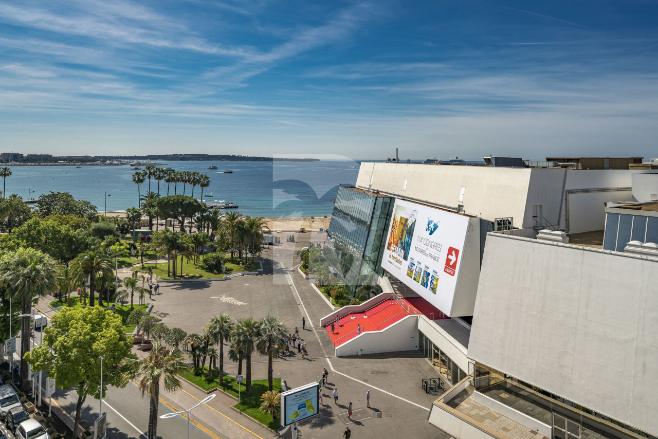 apartment in Cannes : Rent Huge penthouse on the Croisette and across the street from the Palais with panoramic views and pool on the roof - Photo 0