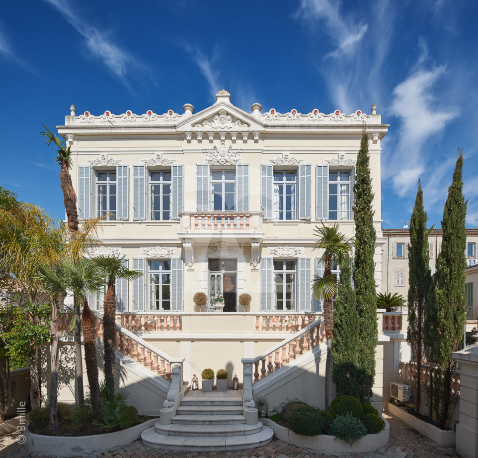 villa in Cannes : Rent gorgeous 5 bedroom villa with pool in the heart of Vallauris, Cannes with easy access to the Croisette, beaches with pool. - Photo 1