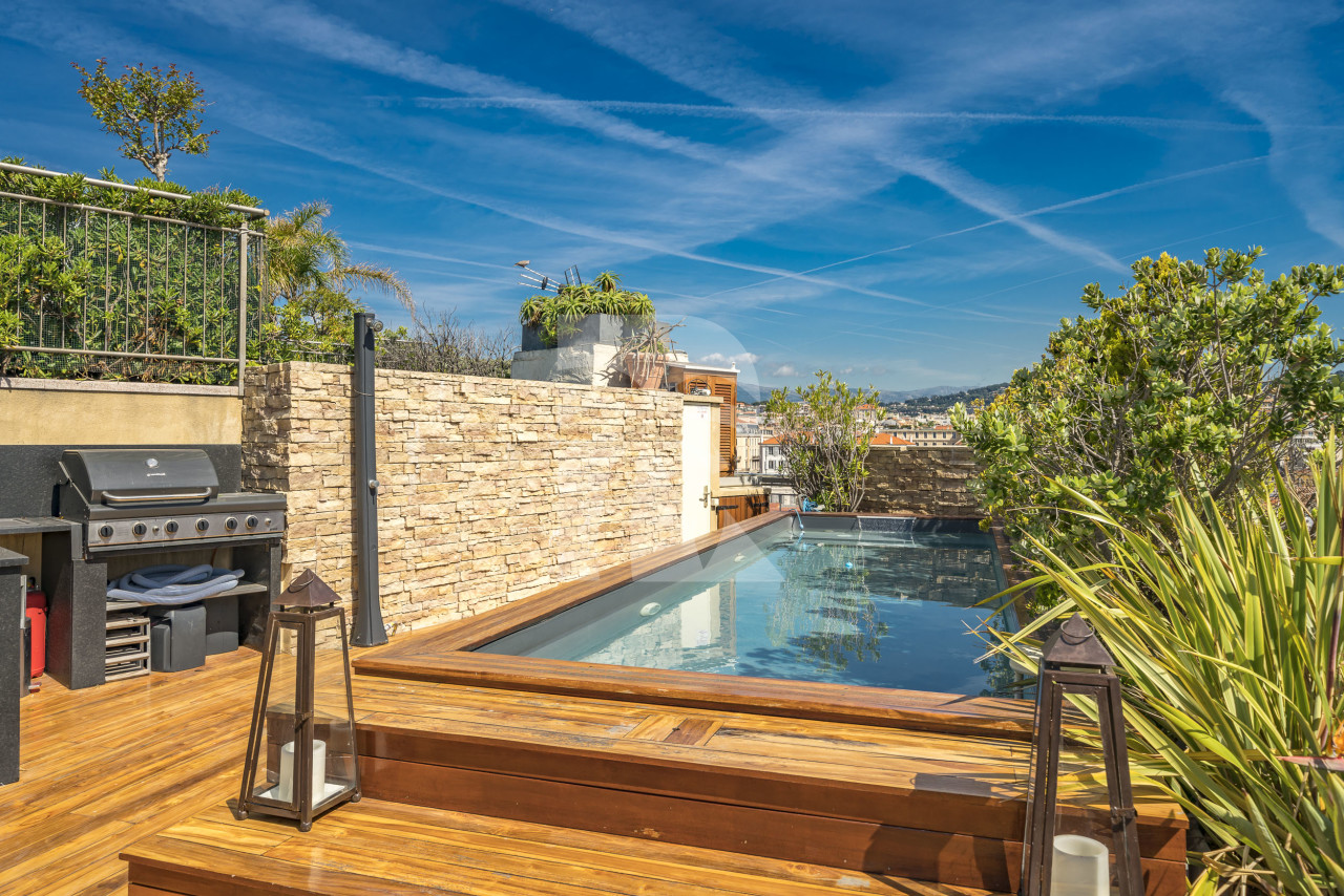 apartment in Cannes : Rent Huge penthouse on the Croisette and across the street from the Palais with panoramic views and pool on the roof - Photo 1