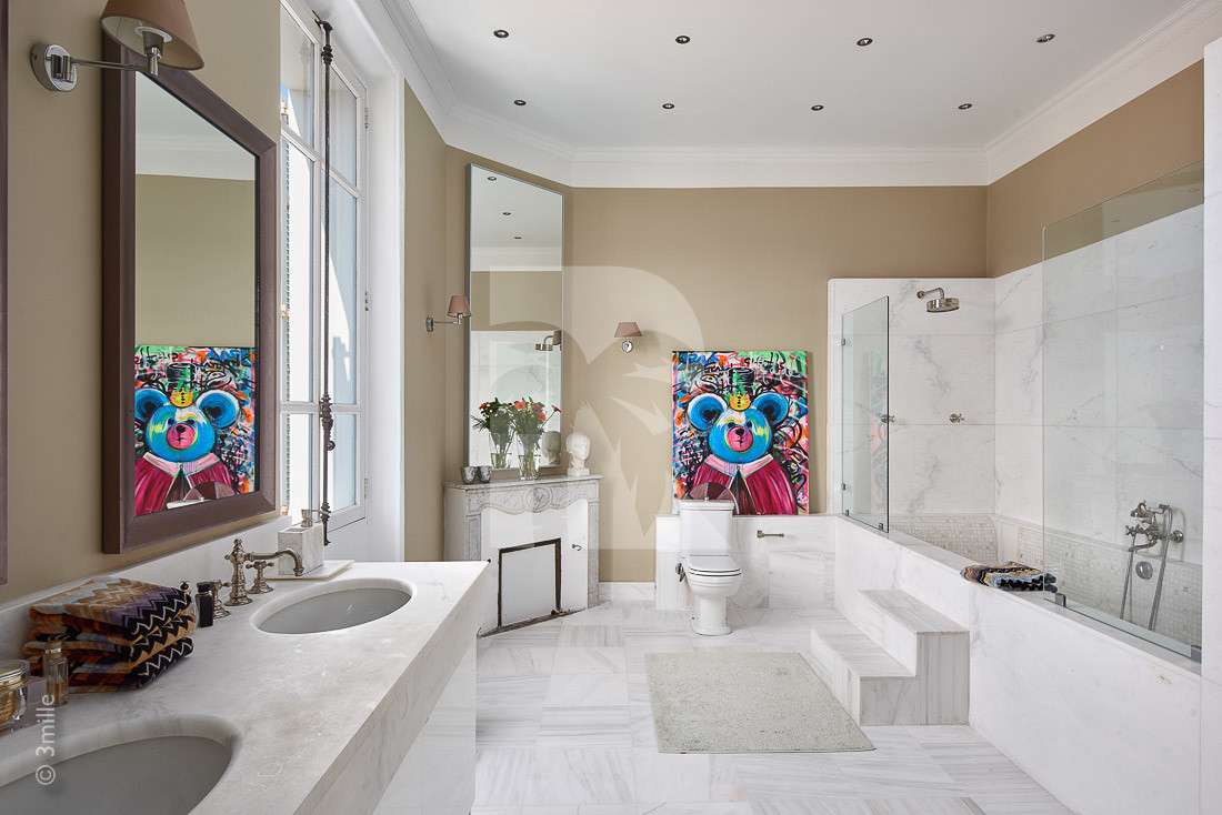 villa in Cannes : Rent gorgeous 5 bedroom villa with pool in the heart of Vallauris, Cannes with easy access to the Croisette, beaches with pool. - Photo 9