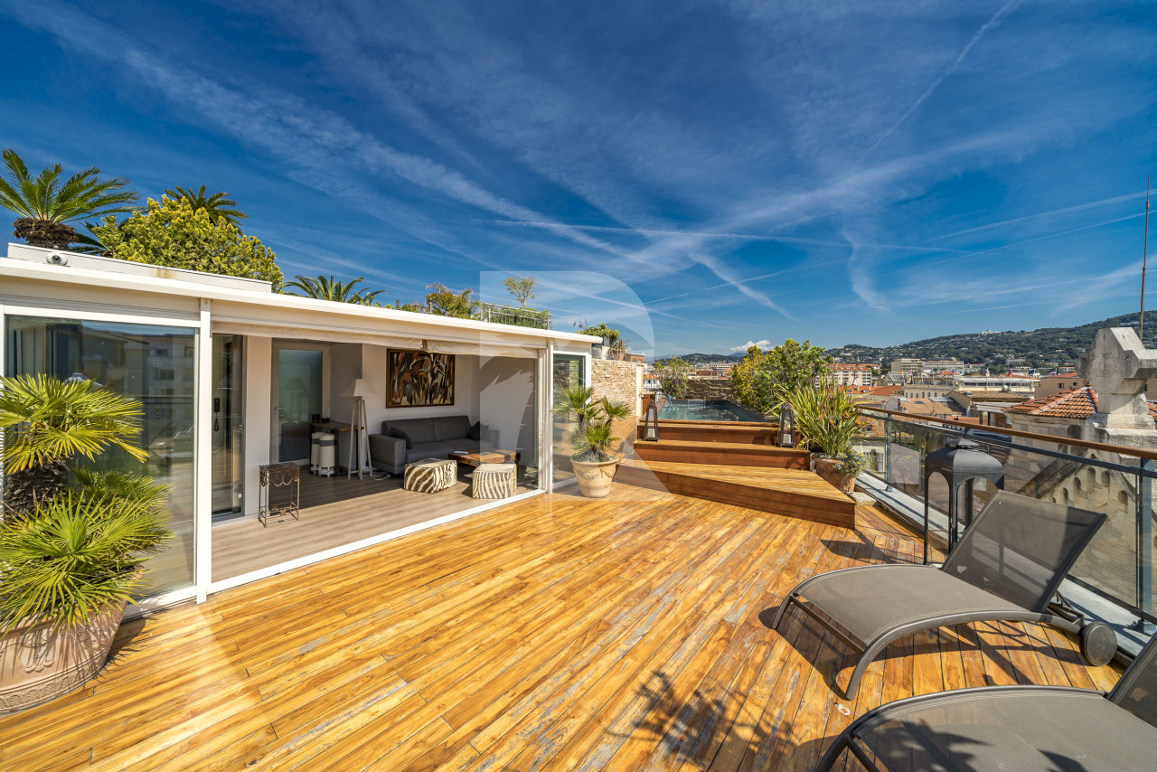 apartment in Cannes : Rent Huge penthouse on the Croisette and across the street from the Palais with panoramic views and pool on the roof - Photo 2