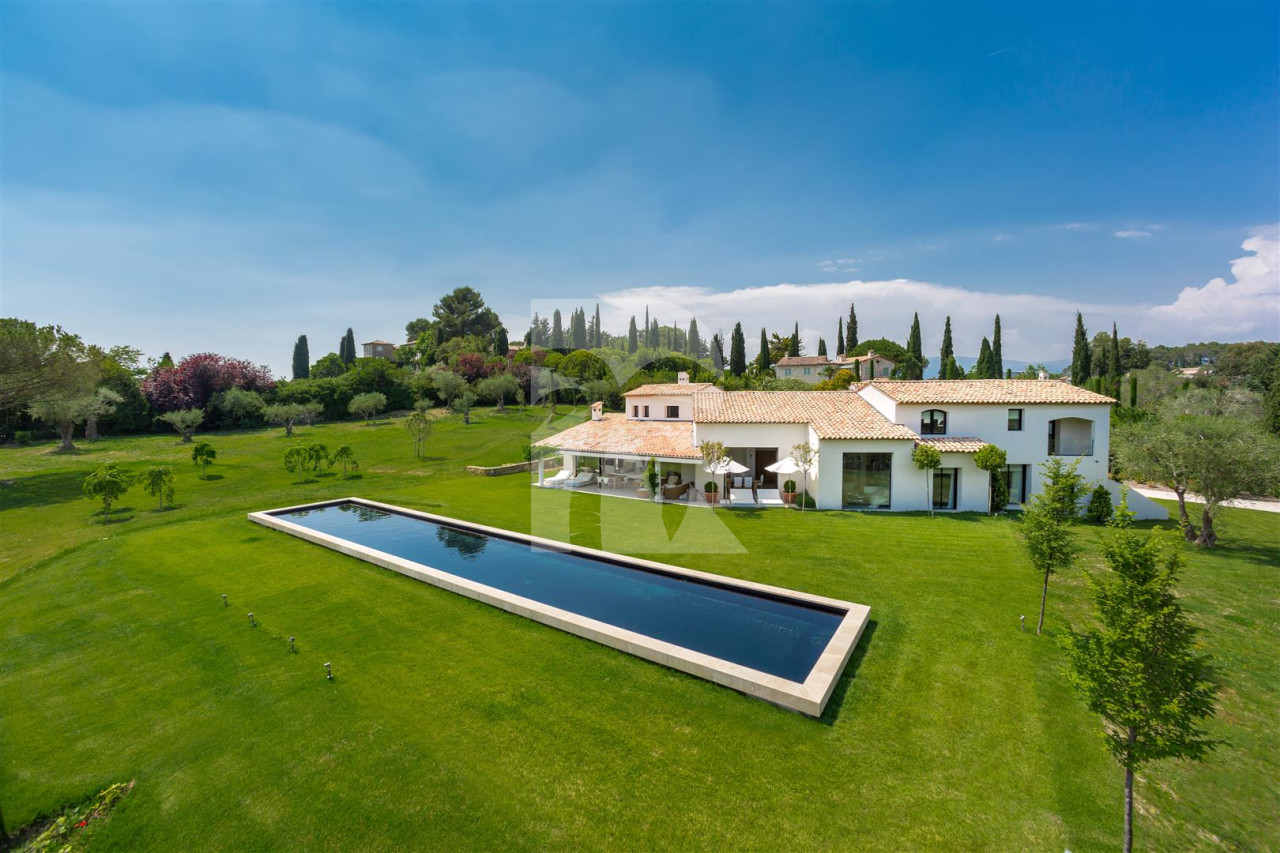 villa in Mougins : Rent Luxury Five Bedroom Villa with heated Swimming Pool in Mougins - Photo 0