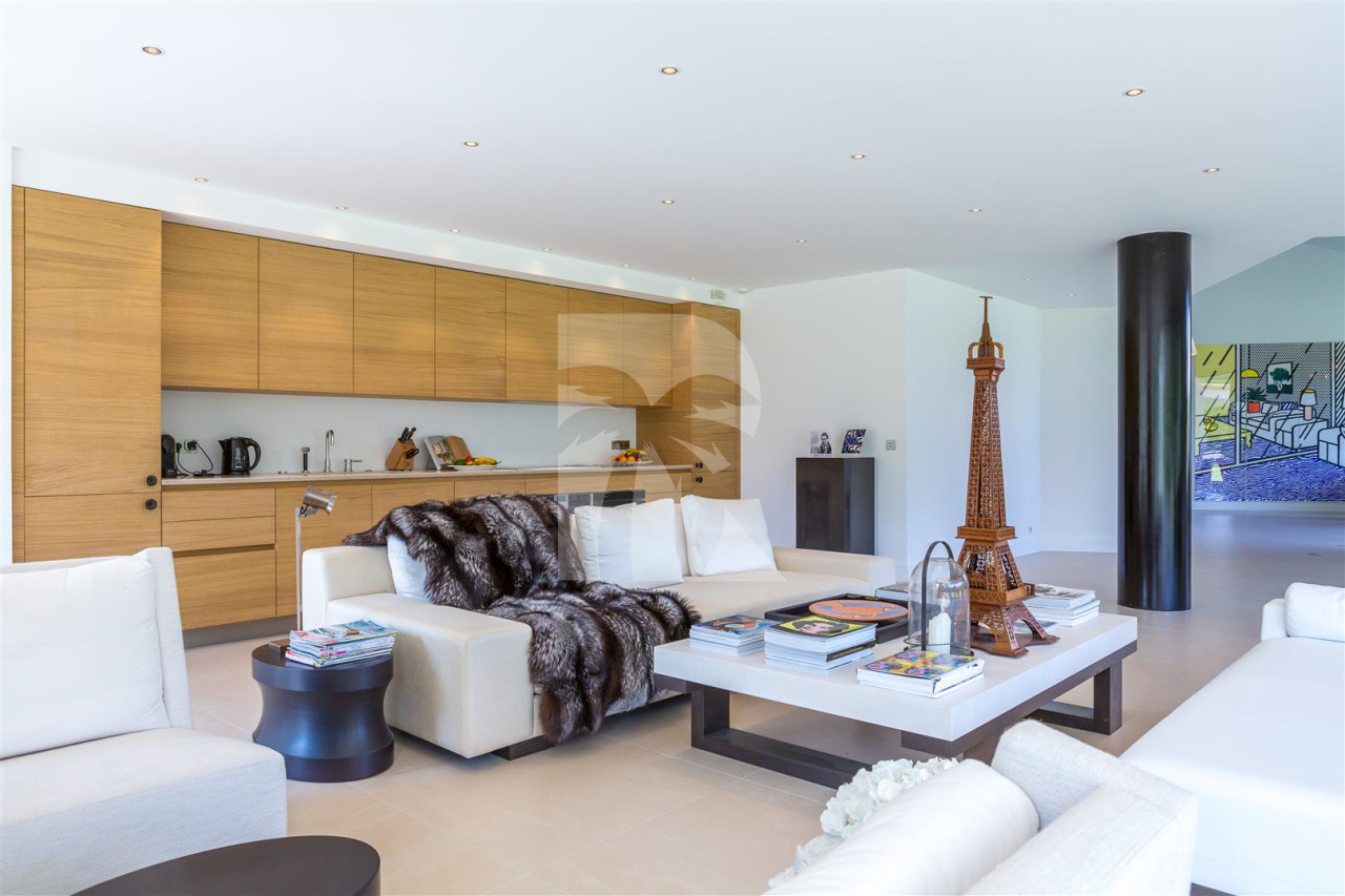 villa in Mougins : Rent Luxury Five Bedroom Villa with heated Swimming Pool in Mougins - Photo 9