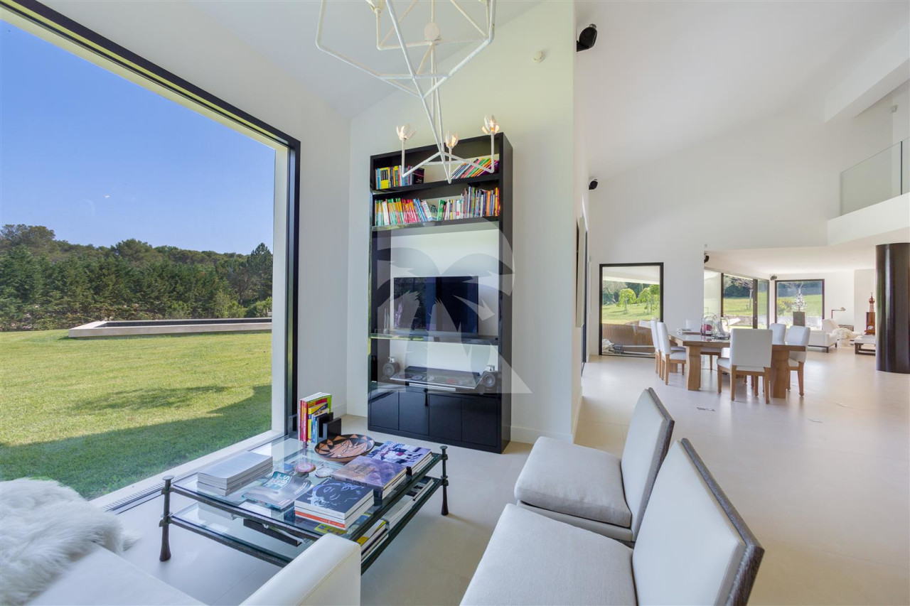 villa in Mougins : Rent Luxury Five Bedroom Villa with heated Swimming Pool in Mougins - Photo 6