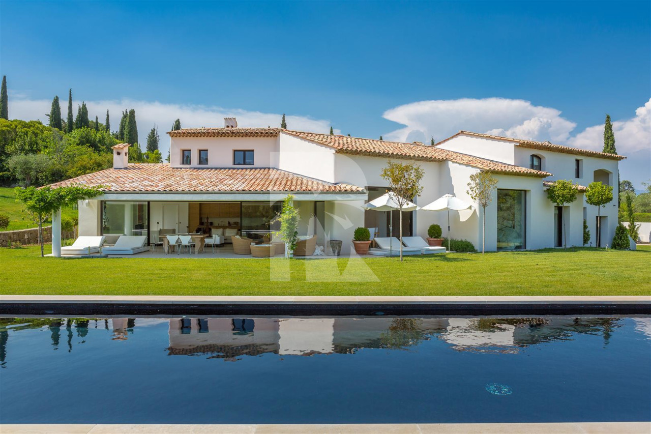 villa in Mougins : Rent Luxury Five Bedroom Villa with heated Swimming Pool in Mougins - Photo 1