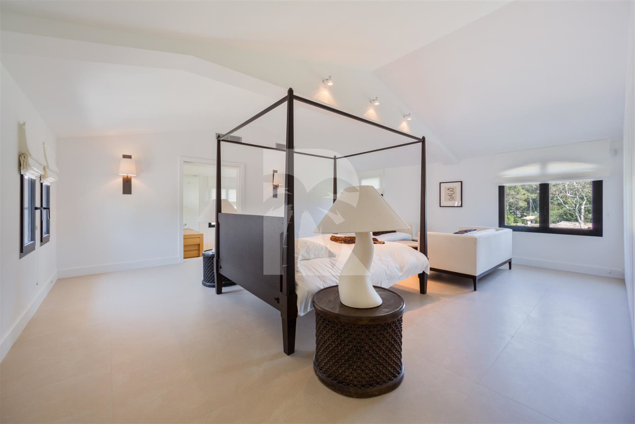 villa in Mougins : Rent Luxury Five Bedroom Villa with heated Swimming Pool in Mougins - Photo 11