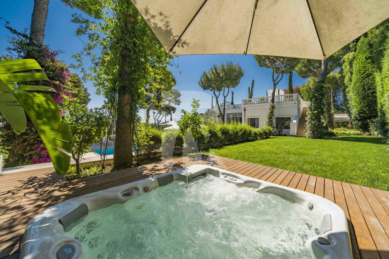 villa in Saint-Jean-Cap-Ferrat : Rent incredible 6 bedroom property located in St Jean Cap Ferrat with stunning views over the sea - Photo 11