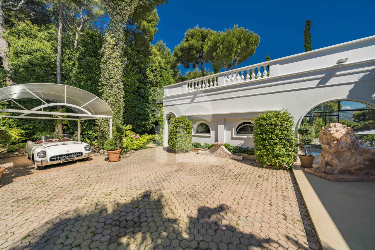 villa in Saint-Jean-Cap-Ferrat : Rent incredible 6 bedroom property located in St Jean Cap Ferrat with stunning views over the sea - Photo 10