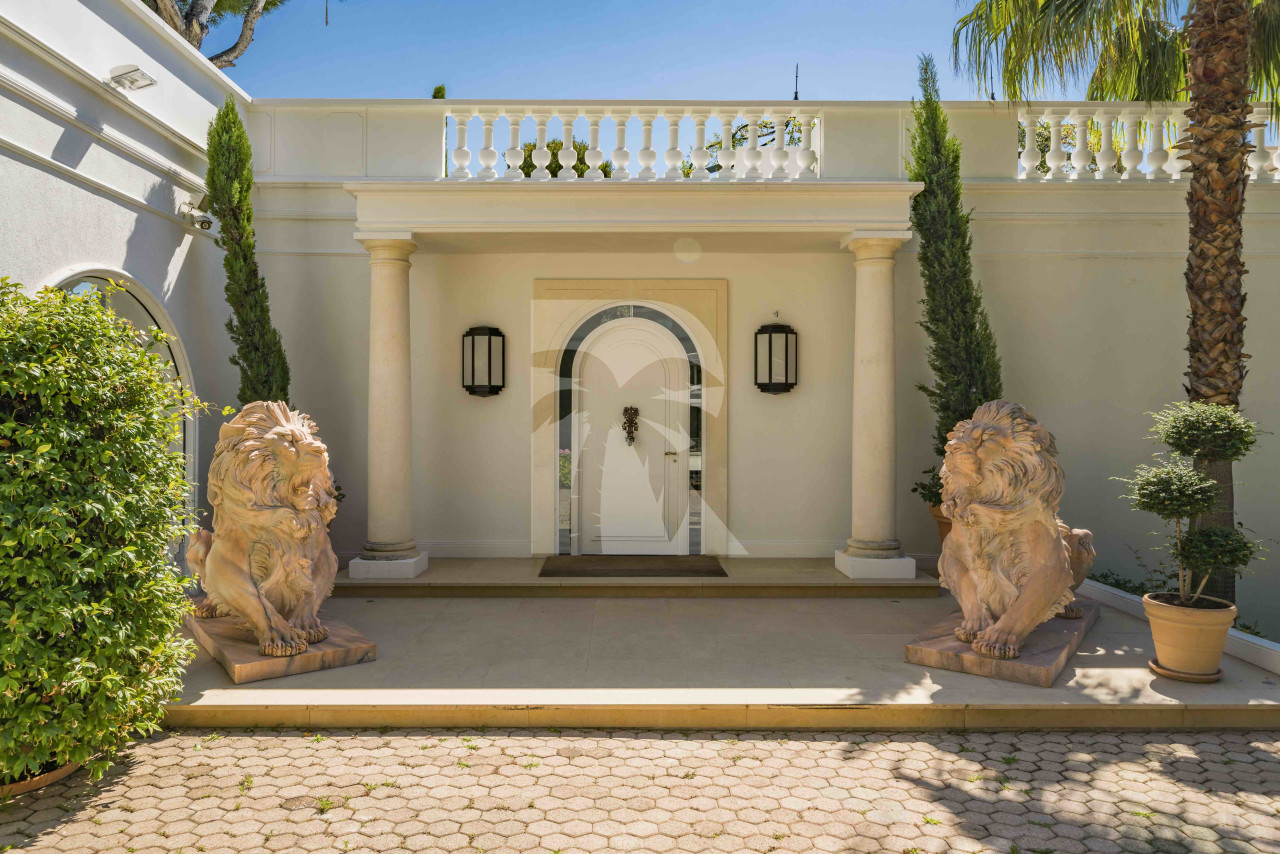 villa in Saint-Jean-Cap-Ferrat : Rent incredible 6 bedroom property located in St Jean Cap Ferrat with stunning views over the sea - Photo 9