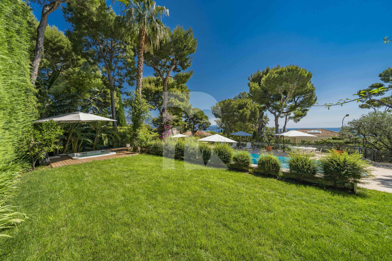 villa in Saint-Jean-Cap-Ferrat : Rent incredible 6 bedroom property located in St Jean Cap Ferrat with stunning views over the sea - Photo 12