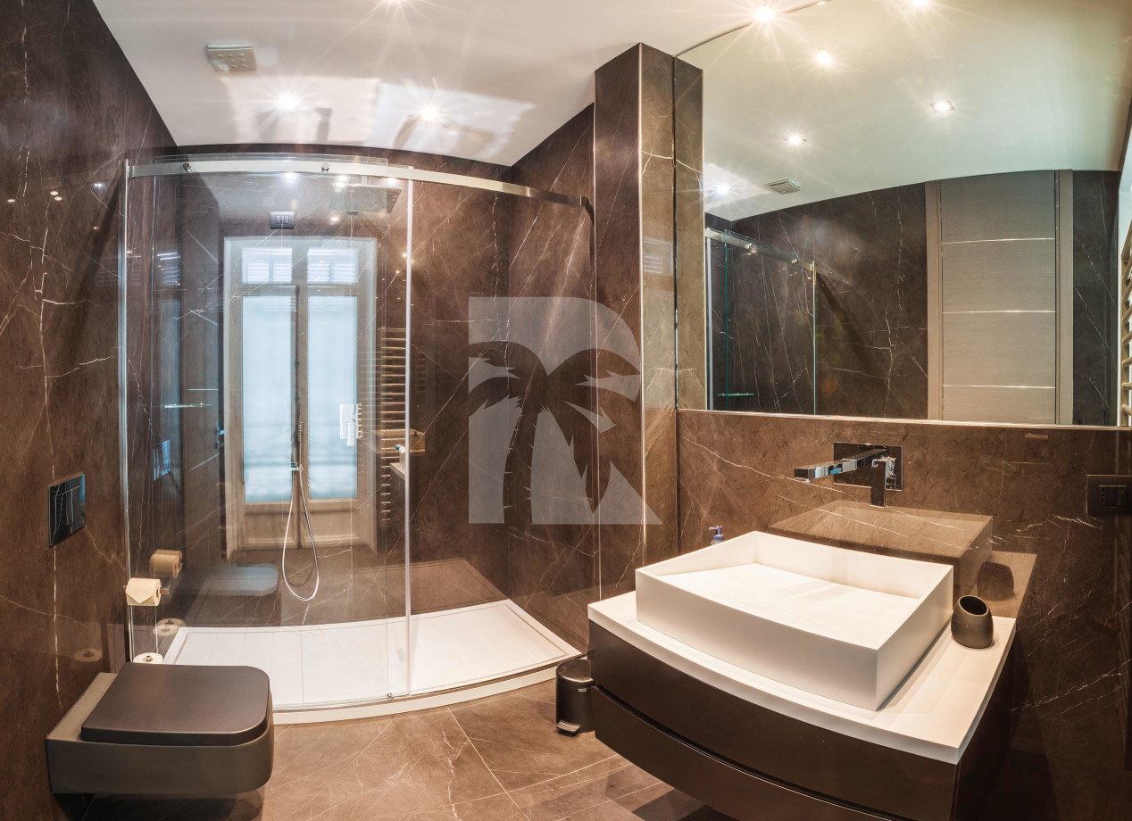 apartment in Cannes : Rent fantastic 4 bedroom apartment with terrace in the heart of Cannes - Photo 8