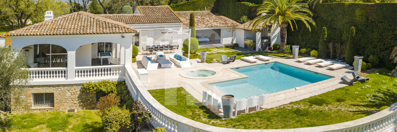 villa in Cannes : Rent 7 bedroom villa located in the hills of Cannes with quick and easy access to the beaches and the Croisette - Photo 12