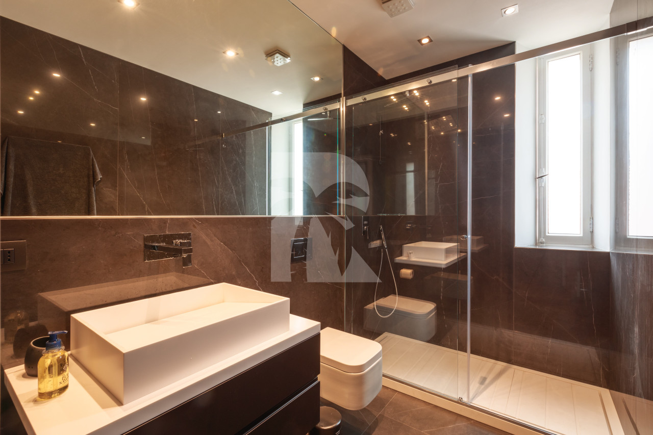 apartment in Cannes : Rent fantastic 4 bedroom apartment with terrace in the heart of Cannes - Photo 7