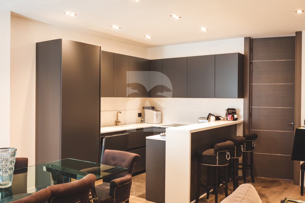 apartment in Cannes : Rent fantastic 4 bedroom apartment with terrace in the heart of Cannes - Photo 2