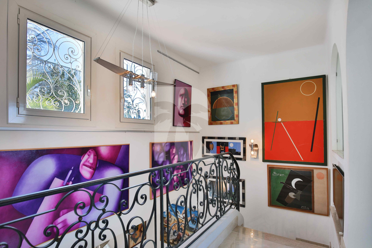 villa in Cap d'Antibes : Rent Gorgeous 4 bedroom villa in the heart of the gorgeous Cap d'Antibes close to the beaches and Cannes - Photo 5