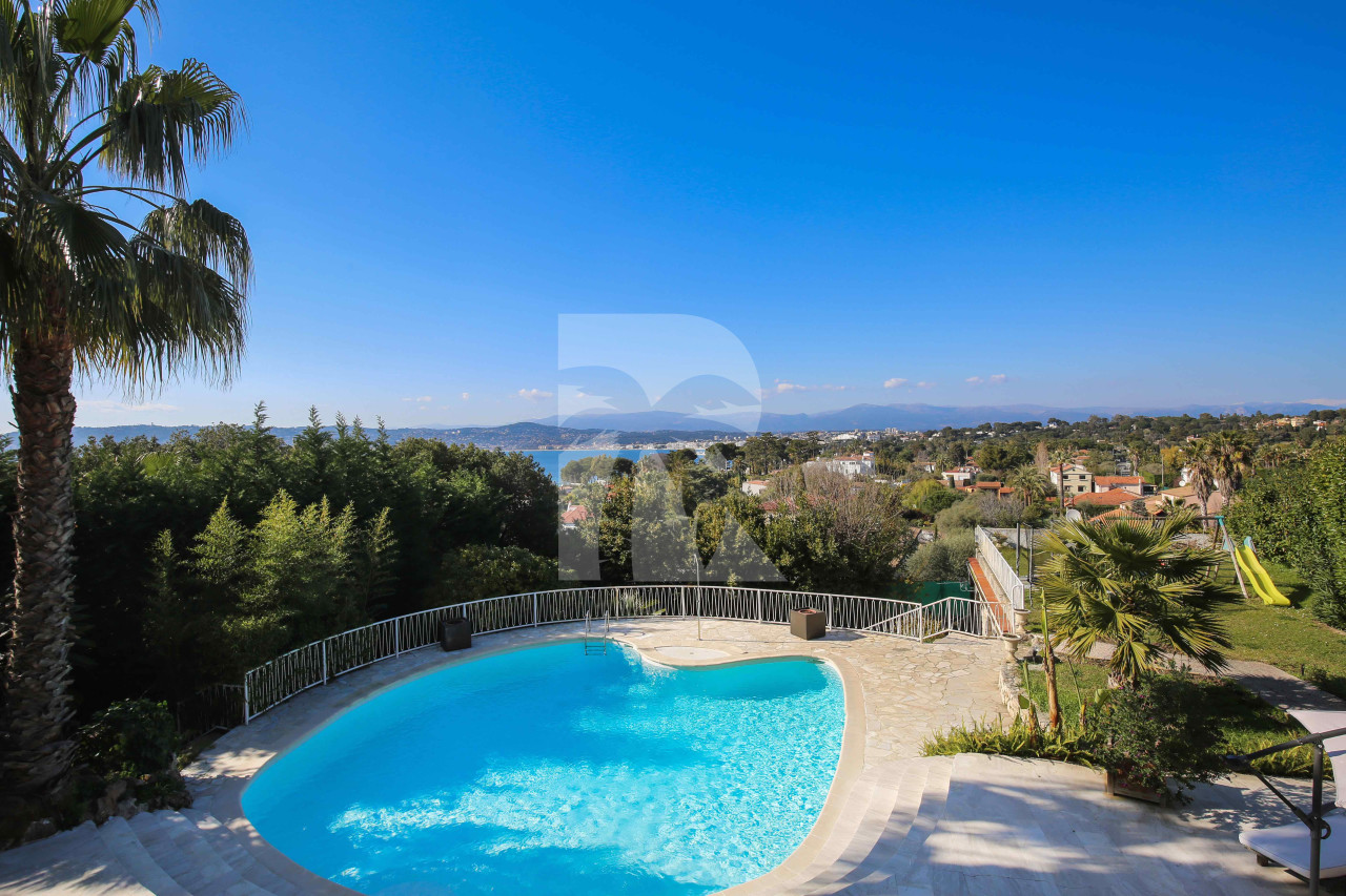 villa in Cap d'Antibes : Rent Gorgeous 4 bedroom villa in the heart of the gorgeous Cap d'Antibes close to the beaches and Cannes - Photo 0
