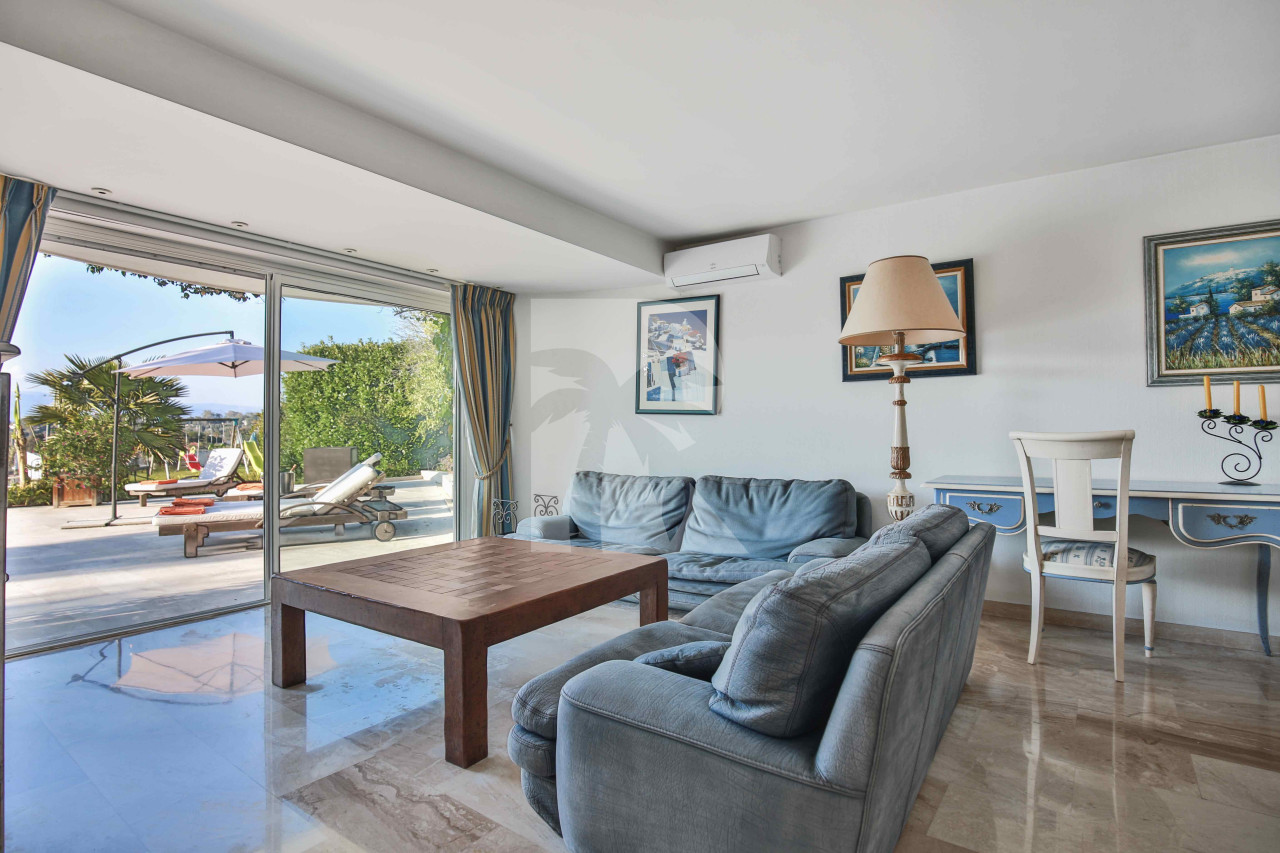 villa in Cap d'Antibes : Rent Gorgeous 4 bedroom villa in the heart of the gorgeous Cap d'Antibes close to the beaches and Cannes - Photo 2