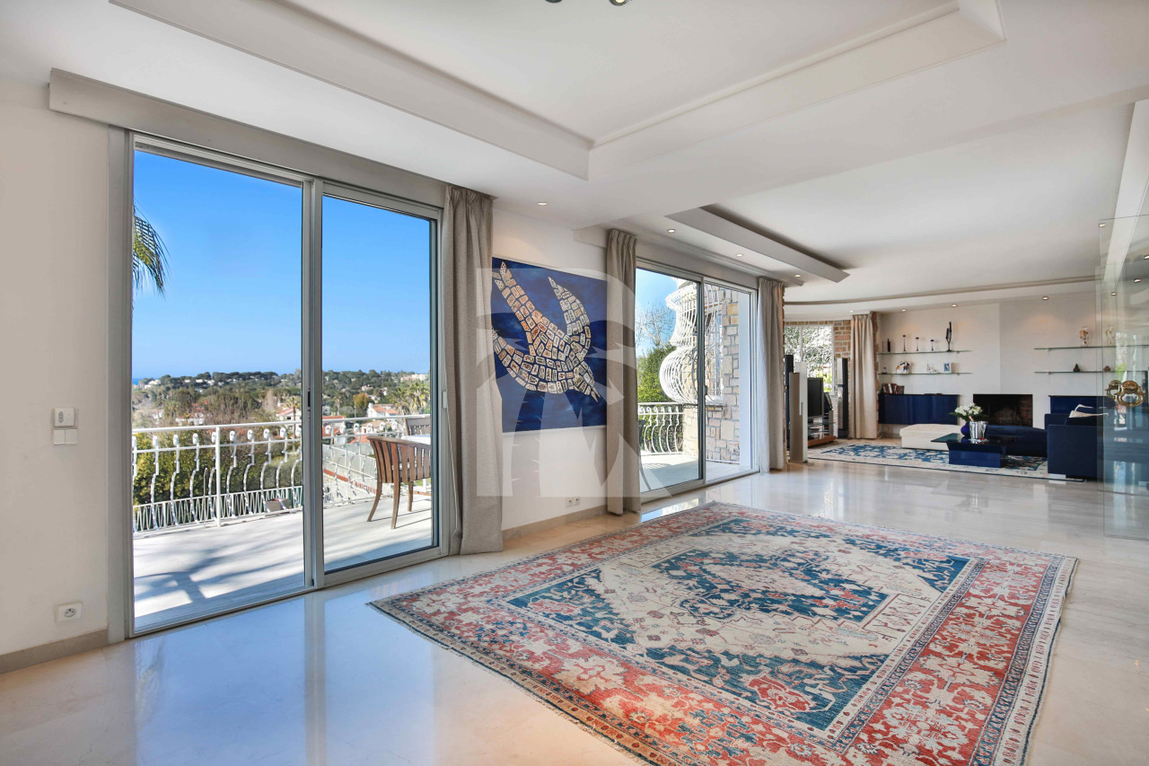 villa in Cap d'Antibes : Rent Gorgeous 4 bedroom villa in the heart of the gorgeous Cap d'Antibes close to the beaches and Cannes - Photo 10