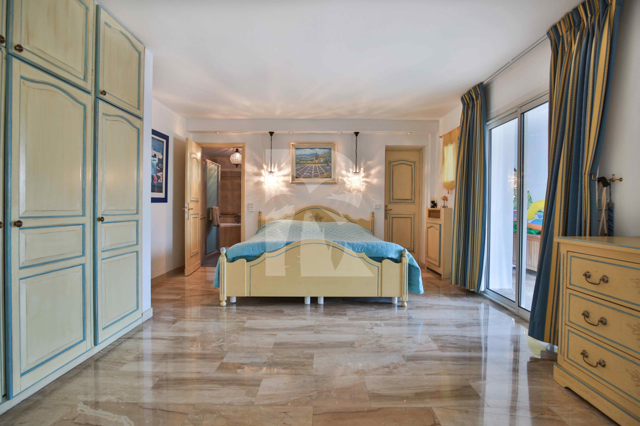 villa in Cap d'Antibes : Rent Gorgeous 4 bedroom villa in the heart of the gorgeous Cap d'Antibes close to the beaches and Cannes - Photo 9