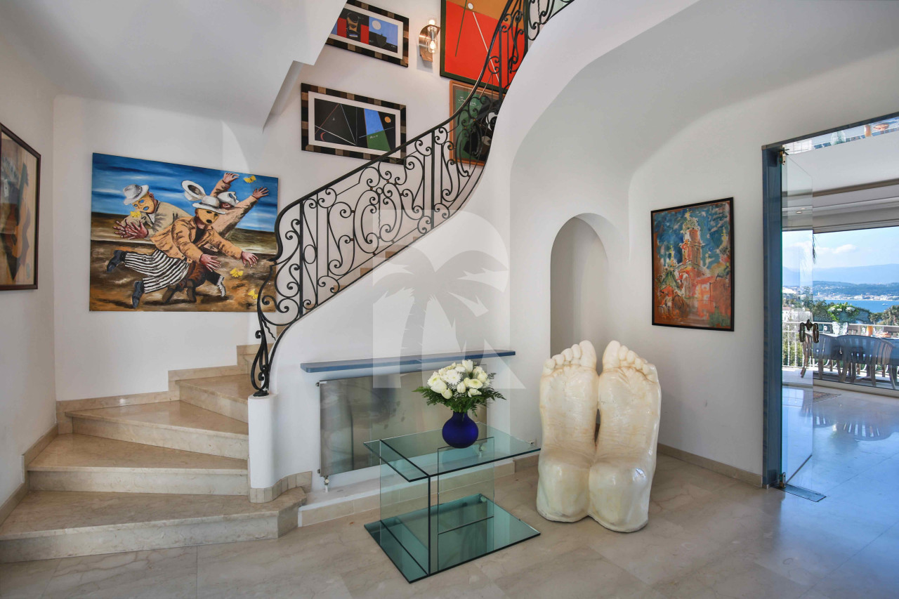 villa in Cap d'Antibes : Rent Gorgeous 4 bedroom villa in the heart of the gorgeous Cap d'Antibes close to the beaches and Cannes - Photo 4