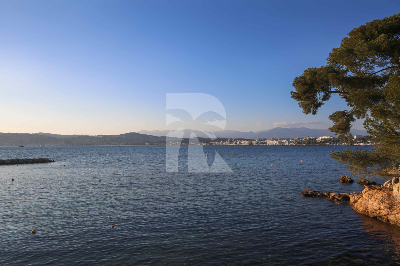 villa in Cap d'Antibes : Rent Gorgeous 4 bedroom villa in the heart of the gorgeous Cap d'Antibes close to the beaches and Cannes - Photo 1
