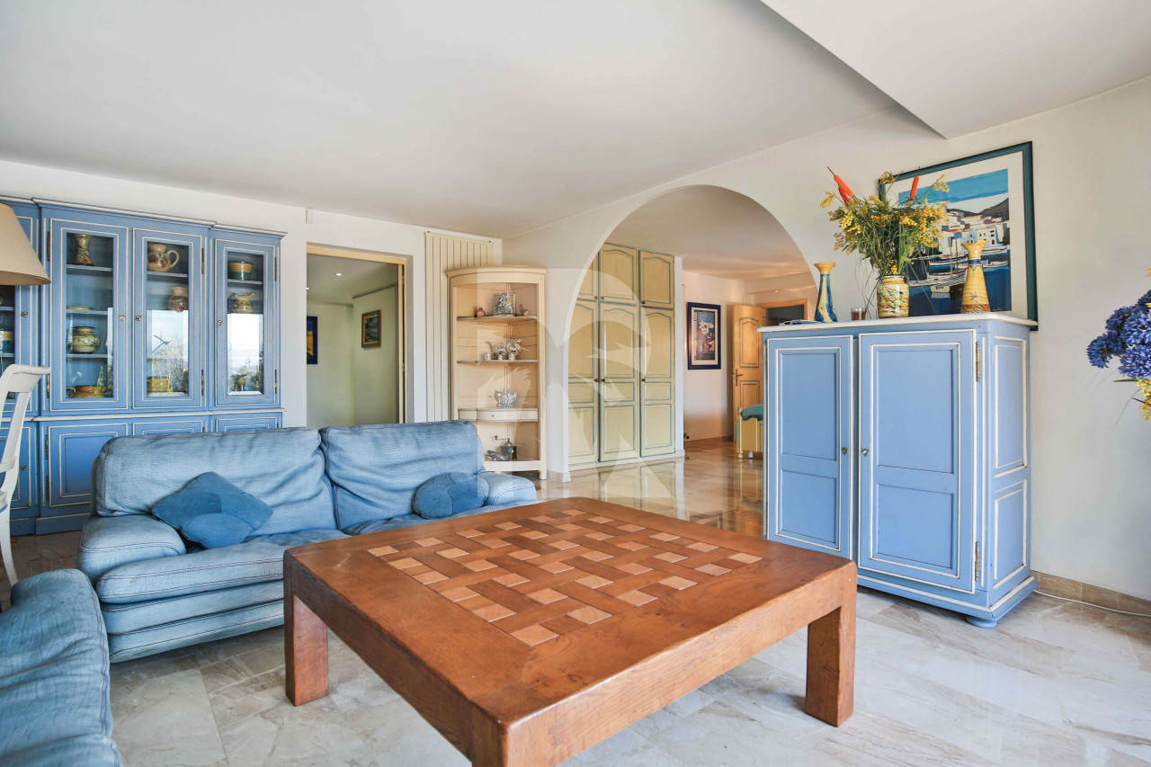 villa in Cap d'Antibes : Rent Gorgeous 4 bedroom villa in the heart of the gorgeous Cap d'Antibes close to the beaches and Cannes - Photo 6