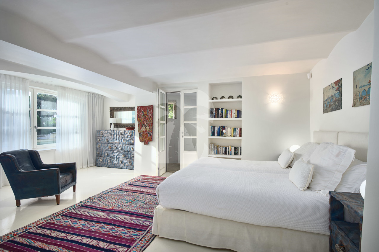 villa in Cap d'Antibes : Rent superb 5 bedroom villa close to the famous Plage de la Garoupe in Cap d'Antibes - Photo 12