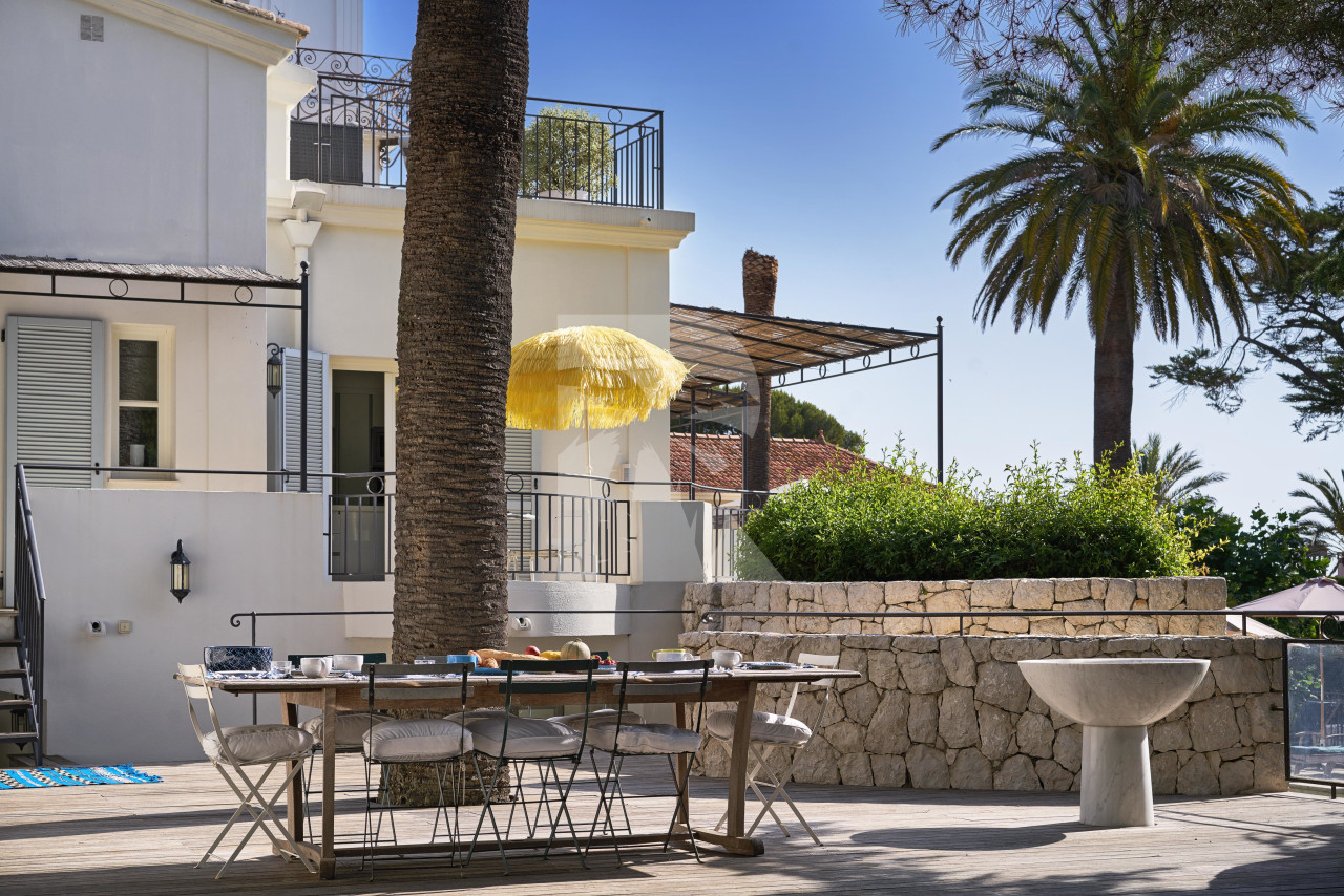 villa in Cap d'Antibes : Rent superb 5 bedroom villa close to the famous Plage de la Garoupe in Cap d'Antibes - Photo 3