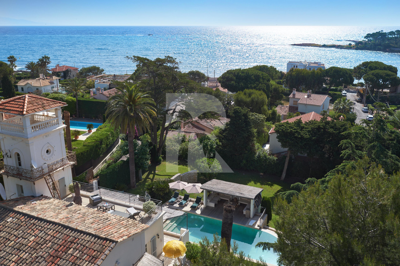 villa in Cap d'Antibes : Rent superb 5 bedroom villa close to the famous Plage de la Garoupe in Cap d'Antibes - Photo 2