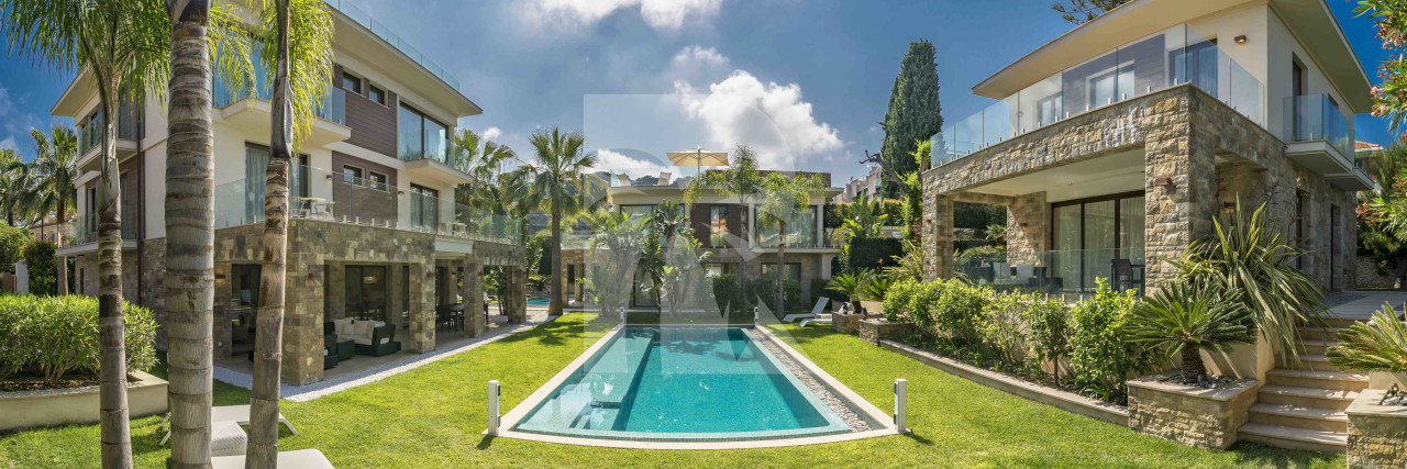 villa in Saint-Jean-Cap-Ferrat : Rent amazing private domaine comprised of three villas with swimming pool in Saint Jean Cap Ferrat - Photo 2