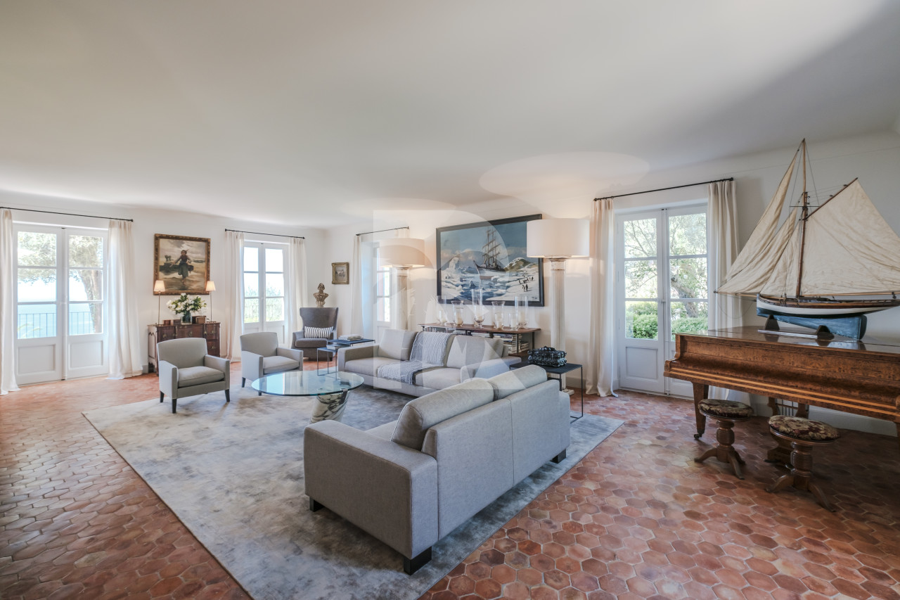 villa in Cannes : Beautiful Provencal bastide boasting fantastic panoramic sea views - Photo 4