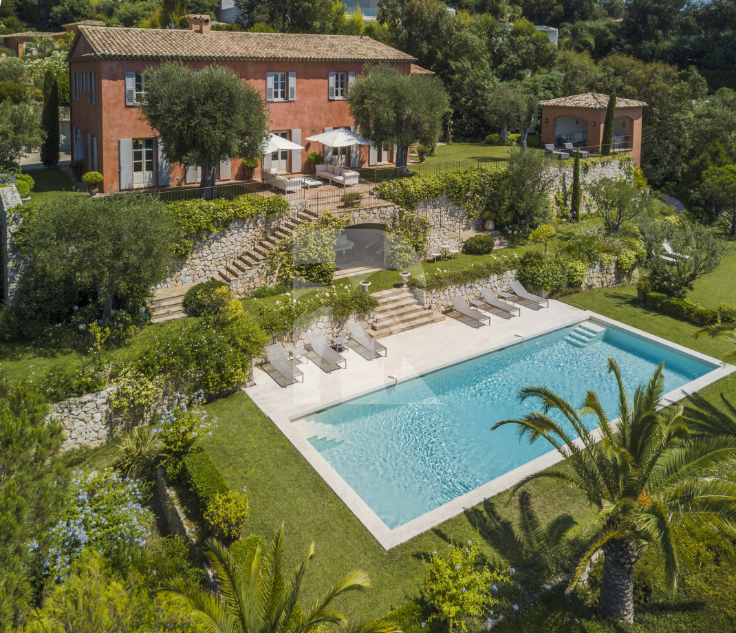 villa in Cannes : Beautiful Provencal bastide boasting fantastic panoramic sea views - Photo 0
