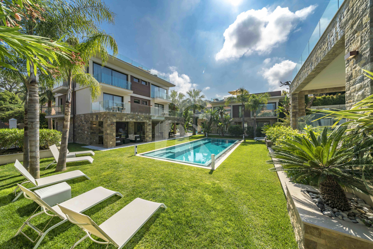 villa in Saint-Jean-Cap-Ferrat : Rent amazing private domaine comprised of three villas with swimming pool in Saint Jean Cap Ferrat - Photo 1