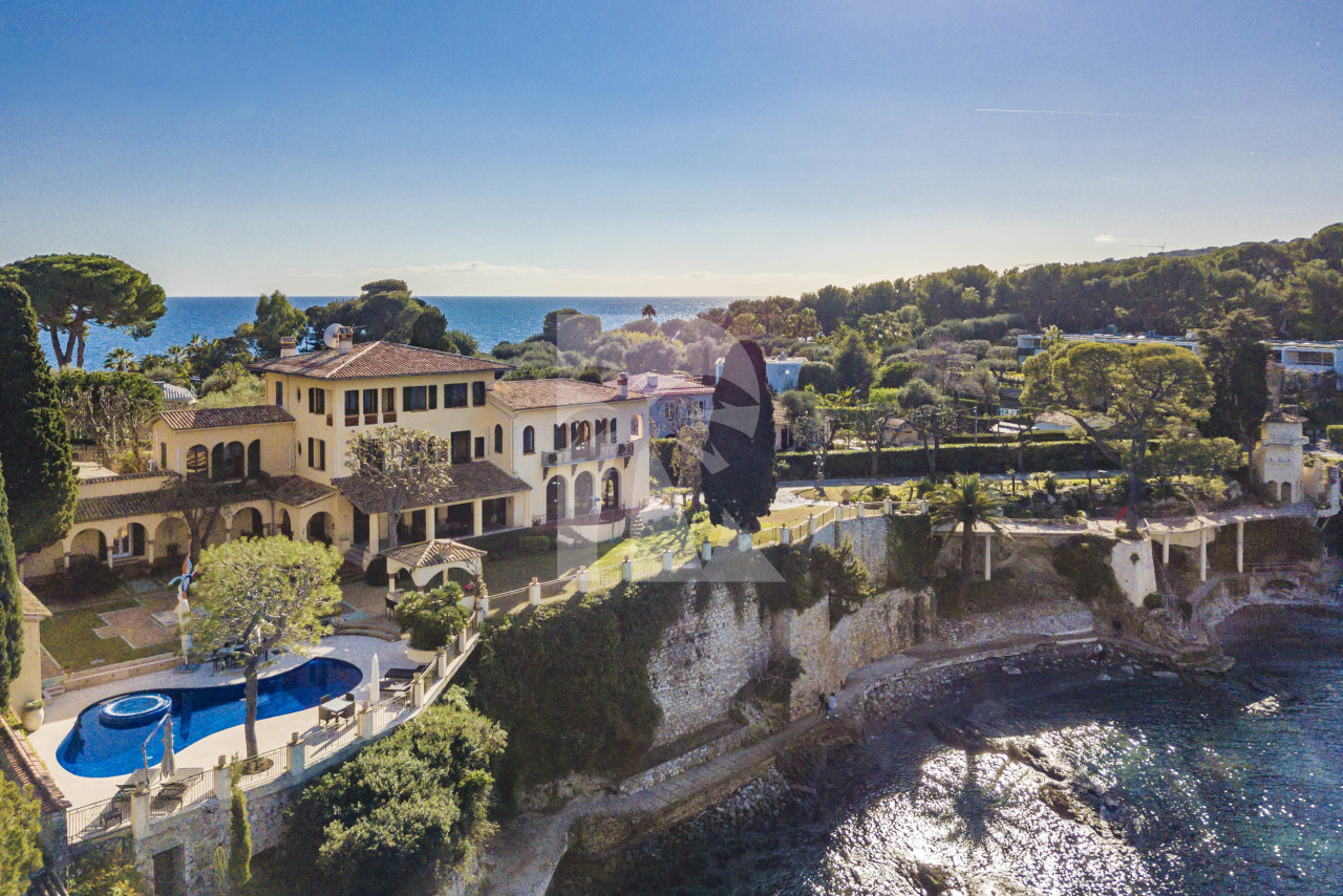 villa in Saint-Jean-Cap-Ferrat : Rent fantastic 6 bedroom waterfront villa  in Saint Jean Cap Ferrat - Photo 8
