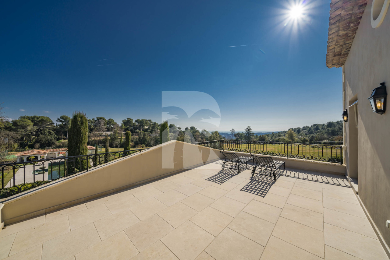 villa in La Colle-sur-Loup : Rent Incredible 7 bedroom domaine in Saint-Paul-de-Vence with 3.8 hectares of land with pool, tennis court and sea views - Photo 11