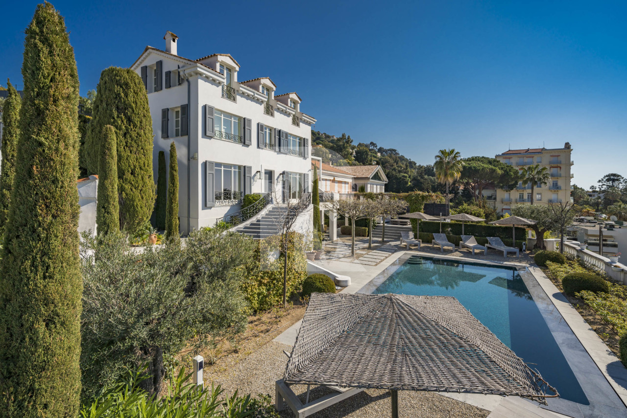 villa in Cannes : Rent Estee Lauders former villa, 6 bedrooms located in the centre of Cannes only a short walk to the beach - Photo 2