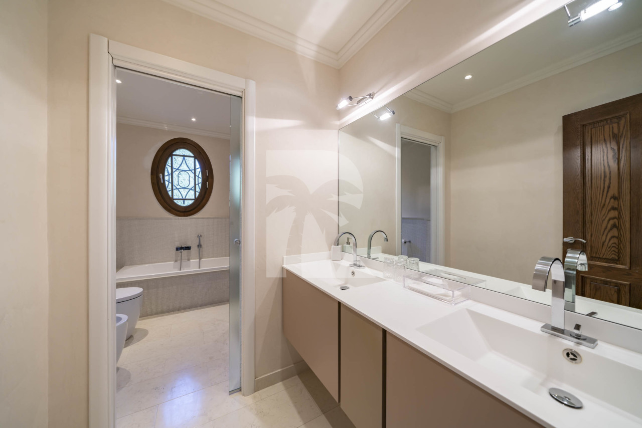 villa in Saint-Jean-Cap-Ferrat : Rent fantastic 6 bedroom waterfront villa  in Saint Jean Cap Ferrat - Photo 11