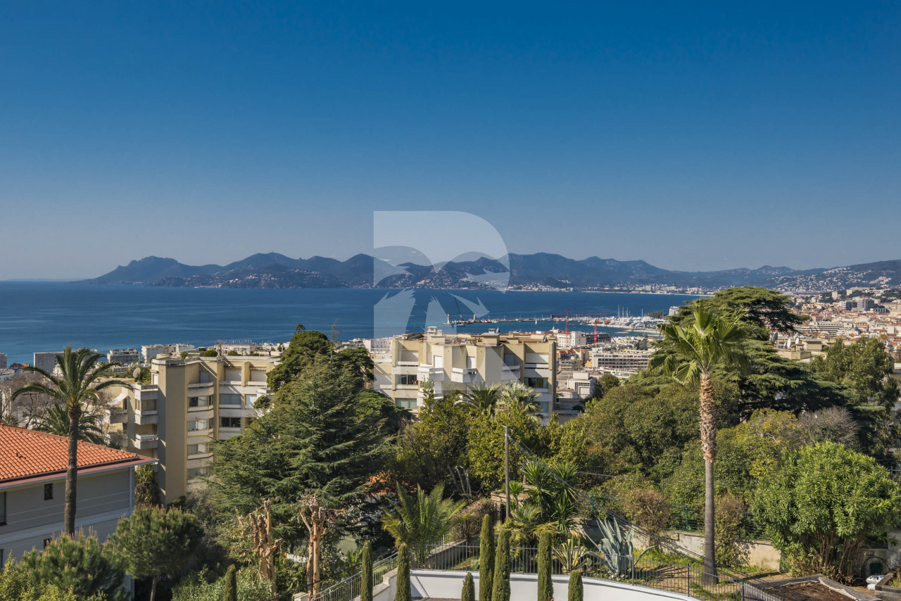 villa in Cannes : Rent Estee Lauders former villa, 6 bedrooms located in the centre of Cannes only a short walk to the beach - Photo 4
