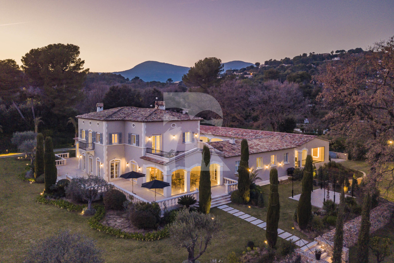 villa in La Colle-sur-Loup : Rent Incredible 7 bedroom domaine in Saint-Paul-de-Vence with 3.8 hectares of land with pool, tennis court and sea views - Photo 0