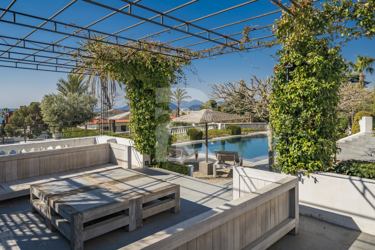 villa in Cannes : Rent Estee Lauders former villa, 6 bedrooms located in the centre of Cannes only a short walk to the beach - Photo 10