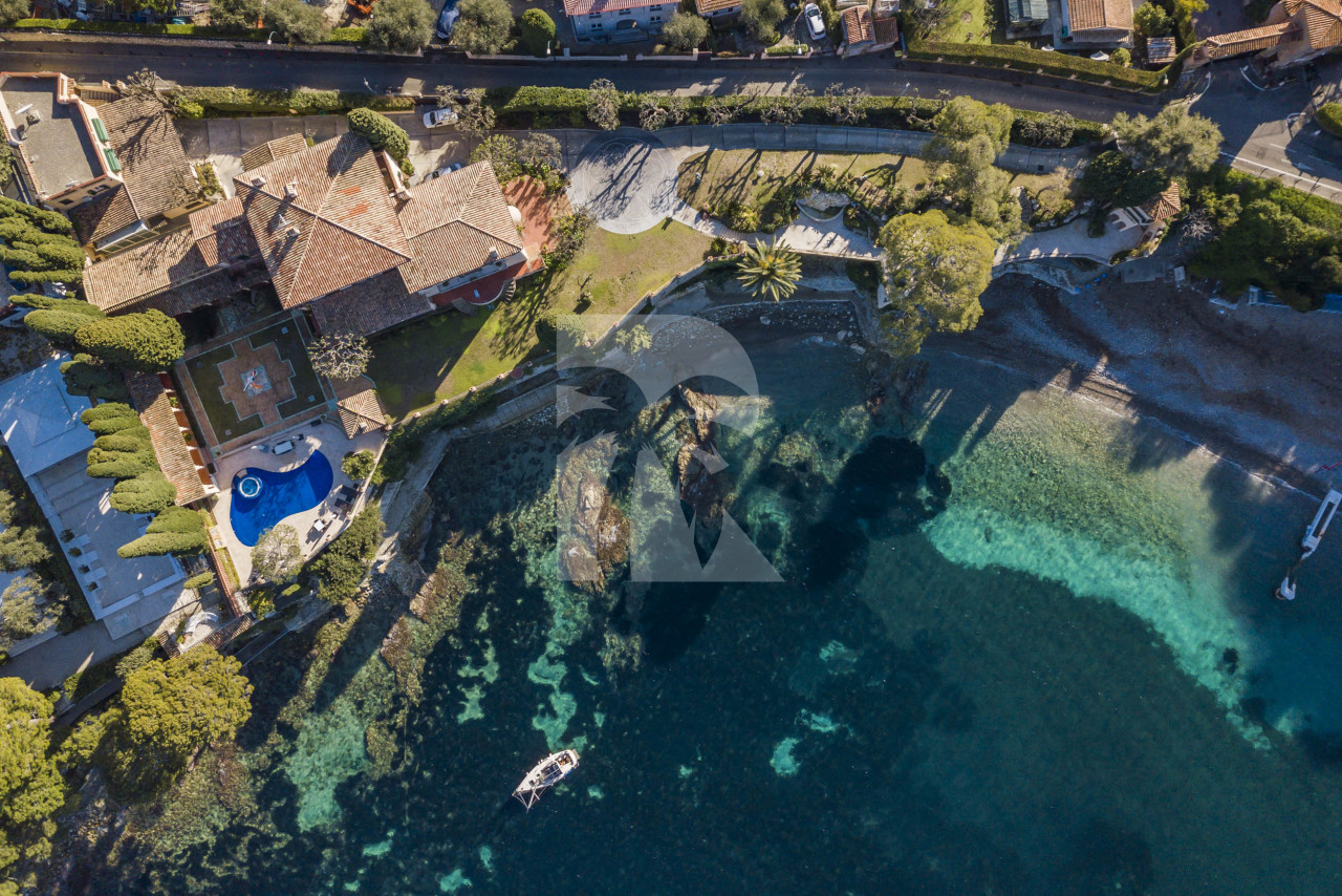 villa in Saint-Jean-Cap-Ferrat : Rent fantastic 6 bedroom waterfront villa  in Saint Jean Cap Ferrat - Photo 4