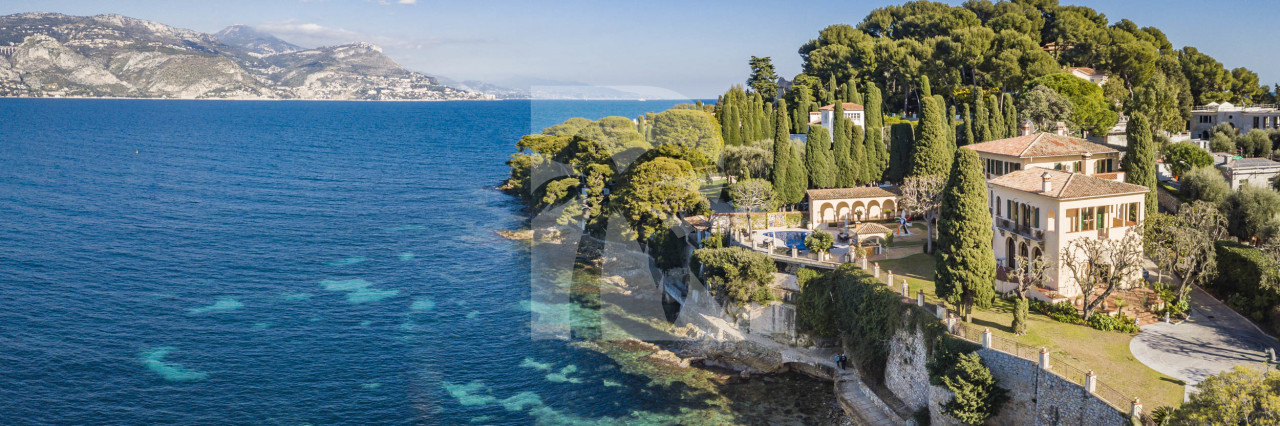 villa in Saint-Jean-Cap-Ferrat : Rent fantastic 6 bedroom waterfront villa  in Saint Jean Cap Ferrat - Photo 0