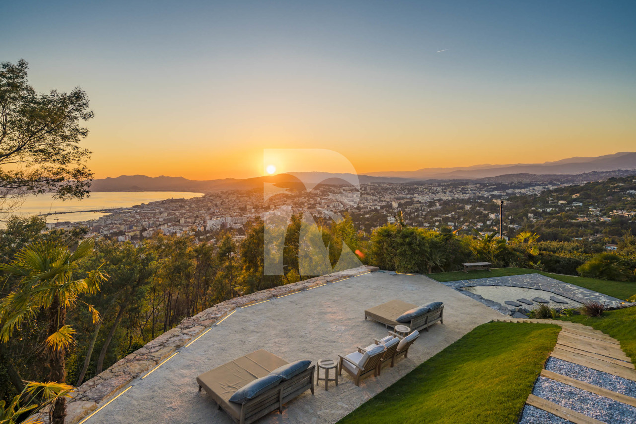 villa in Cannes : Rent Southern Europes most exclusive and stunning villa with 9 bedrooms, panoramic sea views and the height of Luxury - Photo 5
