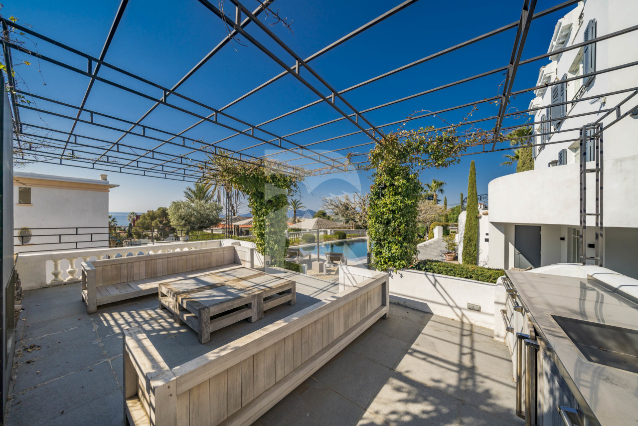 villa in Cannes : Rent Estee Lauders former villa, 6 bedrooms located in the centre of Cannes only a short walk to the beach - Photo 9