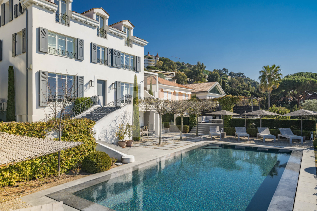 villa in Cannes : Rent Estee Lauders former villa, 6 bedrooms located in the centre of Cannes only a short walk to the beach - Photo 3