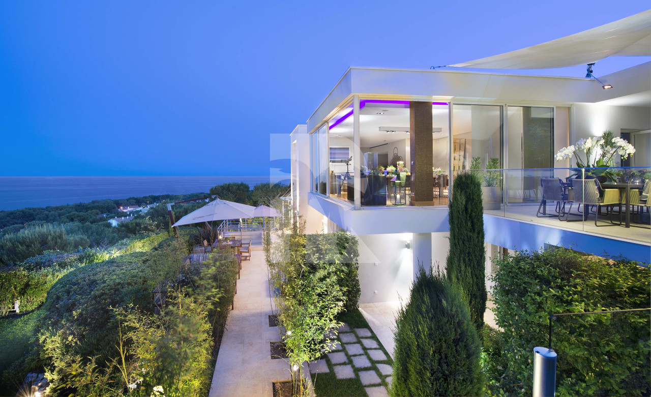 villa in Saint-Jean-Cap-Ferrat : Rent fantastic modern villa with sea view on the exclusive  Cap Ferrat - Photo 1