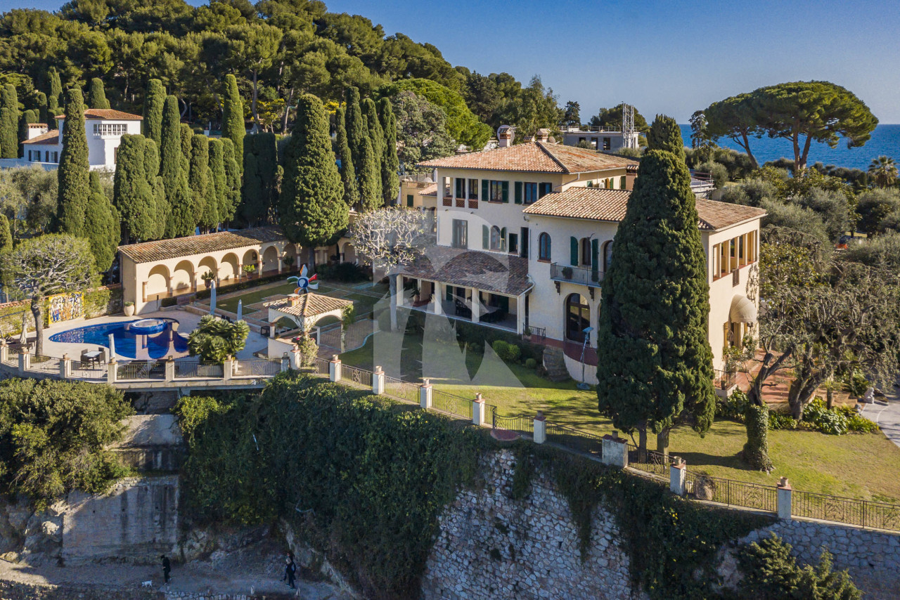 villa in Saint-Jean-Cap-Ferrat : Rent fantastic 6 bedroom waterfront villa  in Saint Jean Cap Ferrat - Photo 7