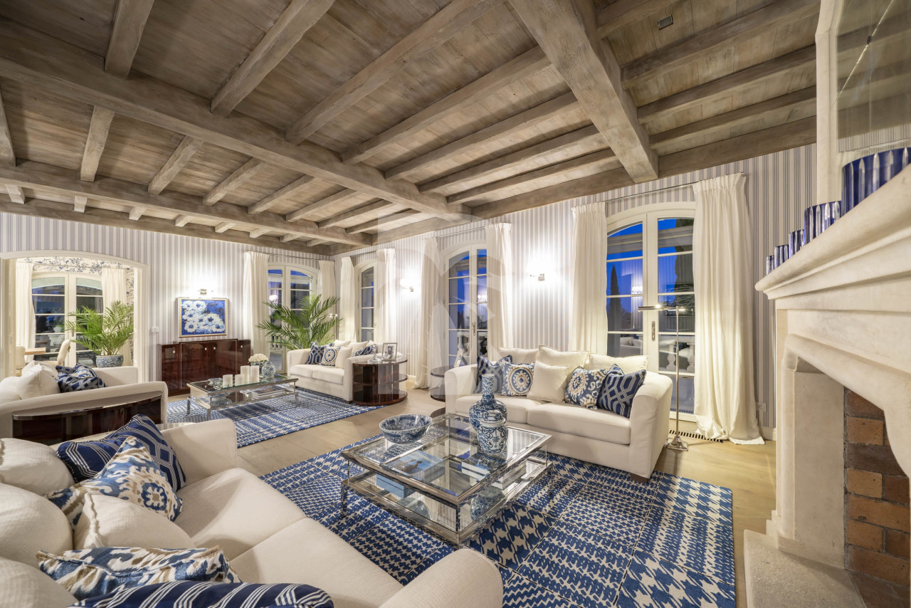 villa in La Colle-sur-Loup : Rent Incredible 7 bedroom domaine in Saint-Paul-de-Vence with 3.8 hectares of land with pool, tennis court and sea views - Photo 1