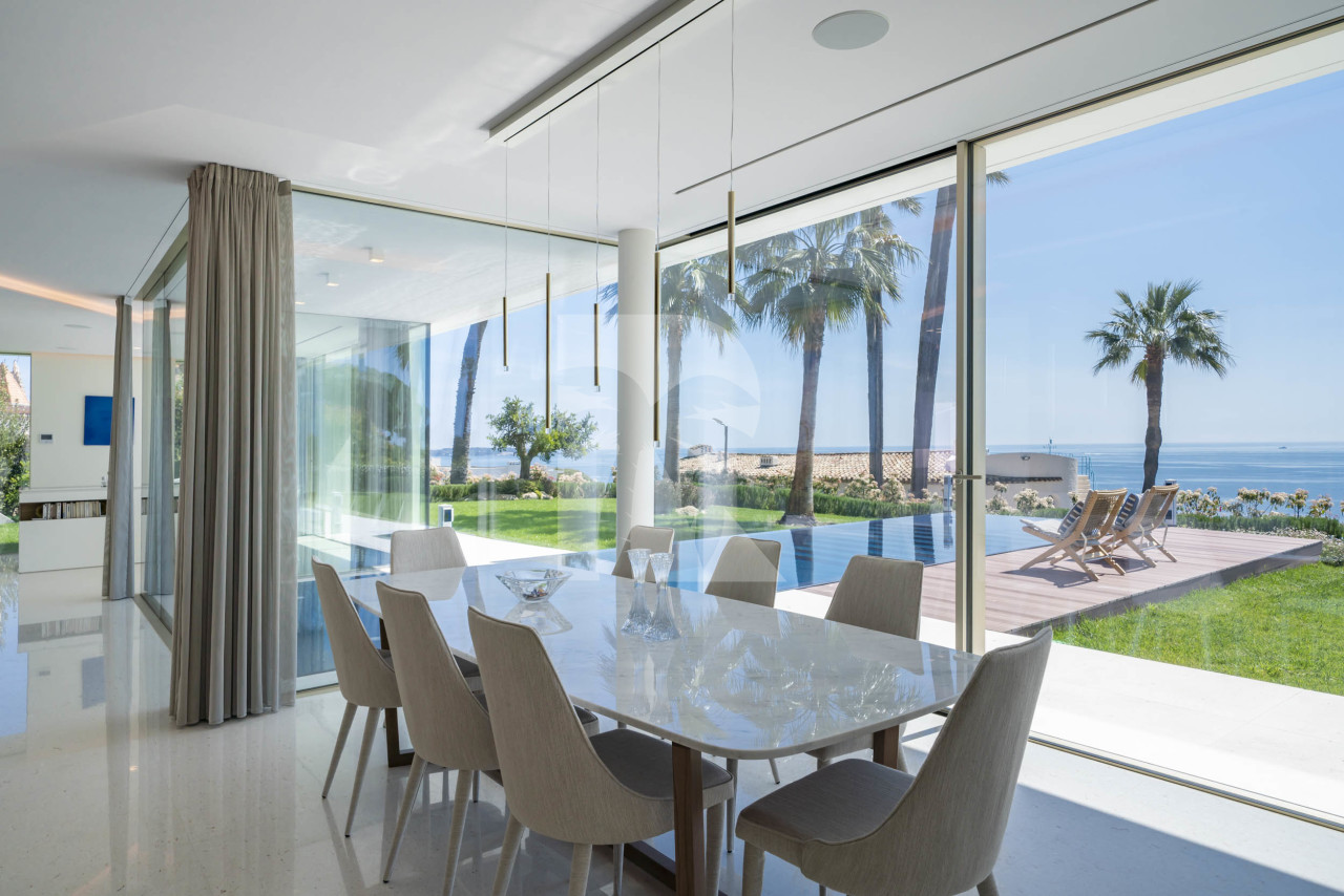 villa in Cannes : Rent superb modern villa with swimming pool, cinema room, gym, hammam and sea view in Cannes - Photo 4